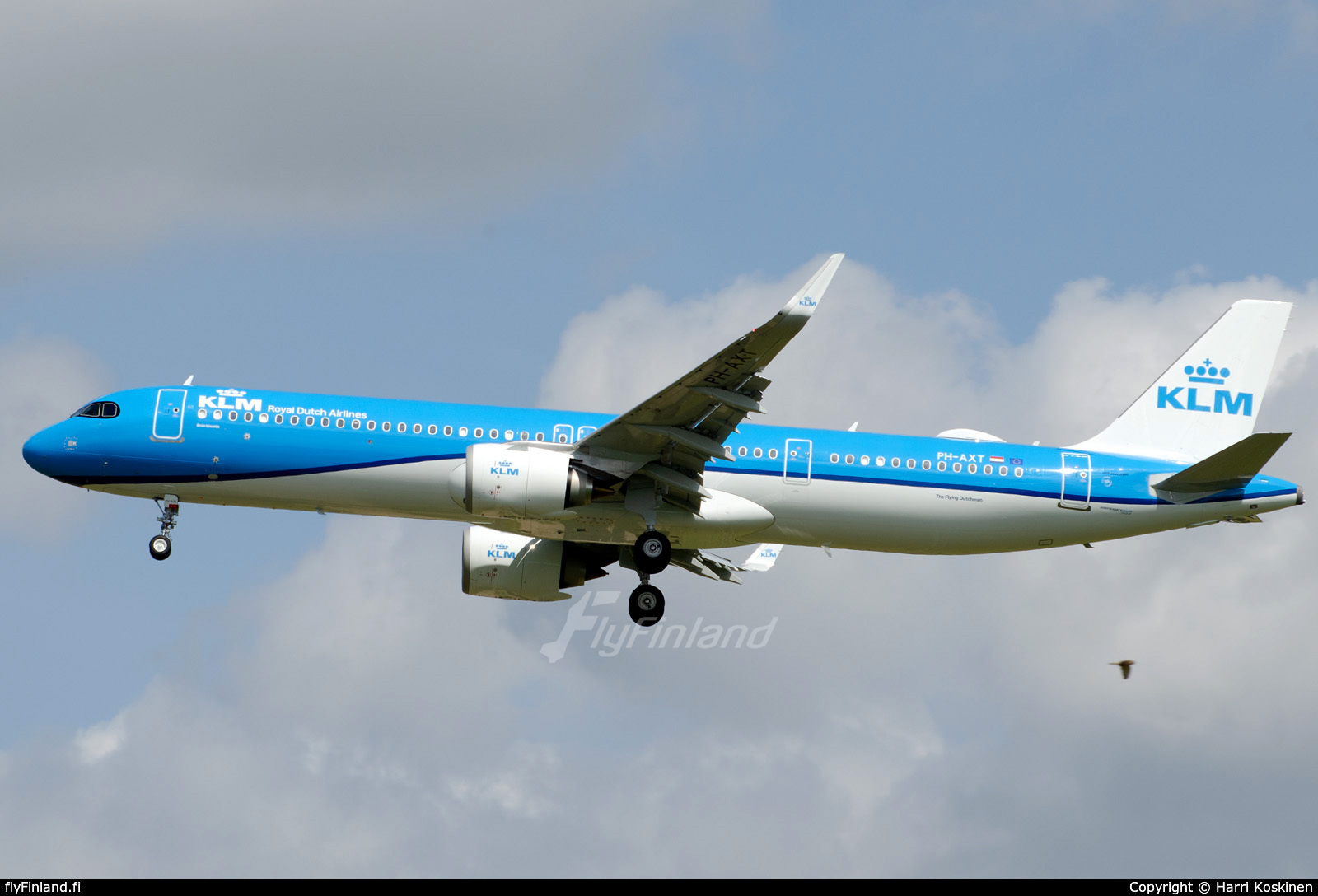 PH-AXT